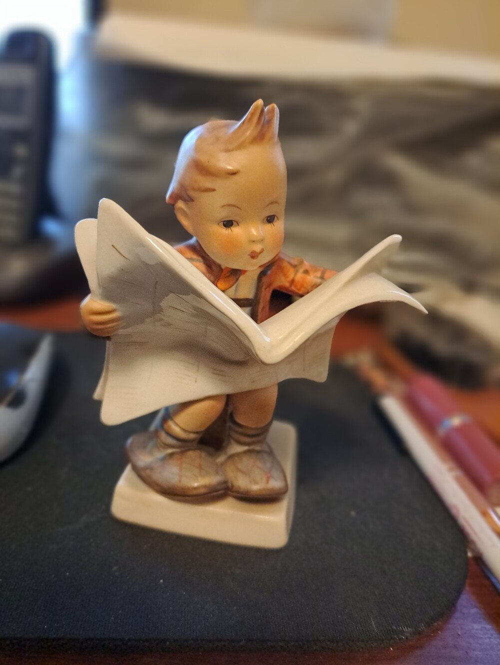 Vintage Goebel Hummel TMK 2 Latest News Boy Reading Newspaper Excellent